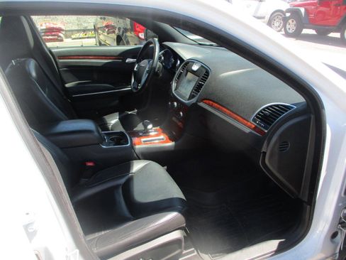 Used 2014 Chrysler 300 AWD w/ Driver Convenience Group image 7