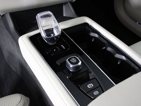 New 2026 Volvo XC90 T8 Ultra w/ Protection Package Premier AWD/4WD image 7