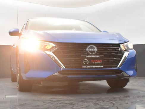 Used 2025 Nissan Sentra SV w/ Trunk Package image 36