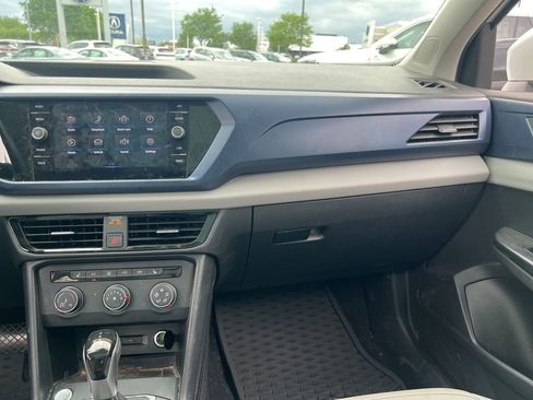 Used 2022 Volkswagen Taos SE FWD image 22