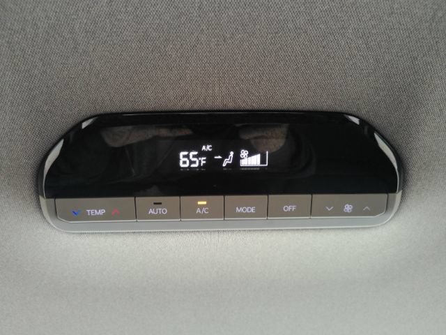 Used 2024 Kia EV9 Light Long Range RWD image 32