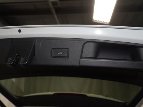 Used 2023 Volkswagen Atlas SE w/ Panoramic Sunroof Package AWD/4WD image 8