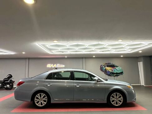Used 2012 Toyota Avalon Limited image 7