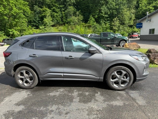 Used 2023 Ford Escape ST-Line w/ Tech Pack #1 AWD/4WD image 4