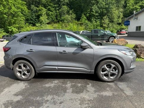 Used 2023 Ford Escape ST-Line w/ Tech Pack #1 AWD/4WD image 4