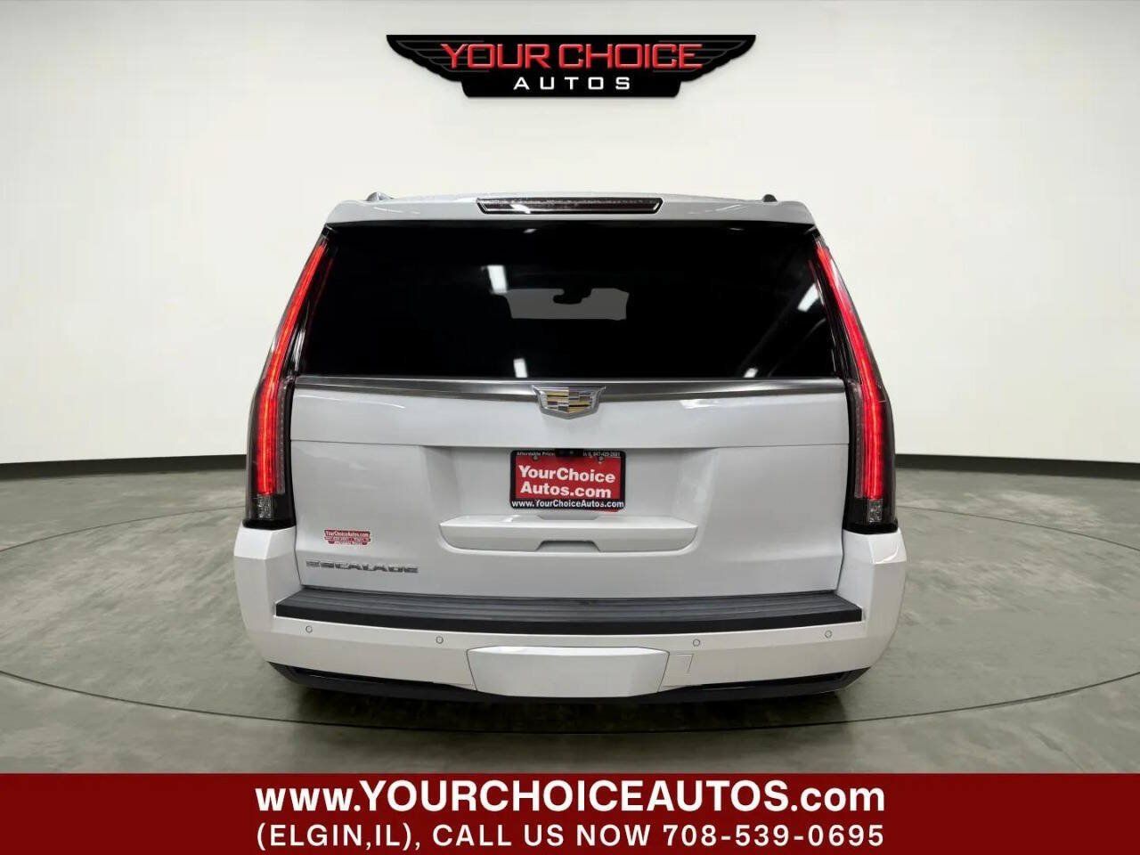 Used 2017 Cadillac Escalade Luxury AWD/4WD image 4
