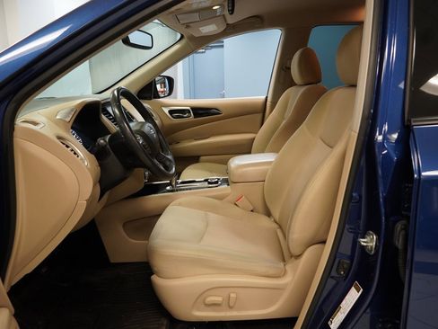 Used 2019 Nissan Pathfinder SV image 5