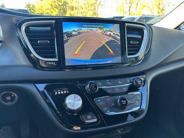 Used 2026 Chrysler Pacifica Select FWD image 27