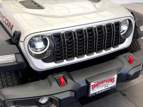 Used 2024 Jeep Wrangler Unlimited Rubicon AWD/4WD image 30