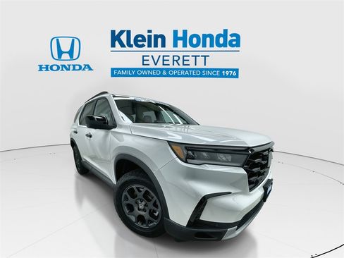 Used 2025 Honda Pilot TrailSport image 1