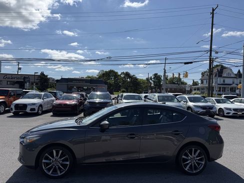 Used 2018 MAZDA MAZDA3 Touring FWD image 5