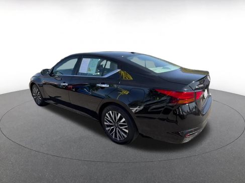 Used 2025 Nissan Altima 2.5 SV FWD image 9