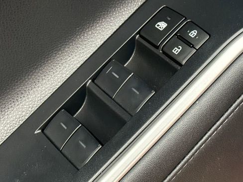 Used 2023 Toyota Highlander XLE image 23