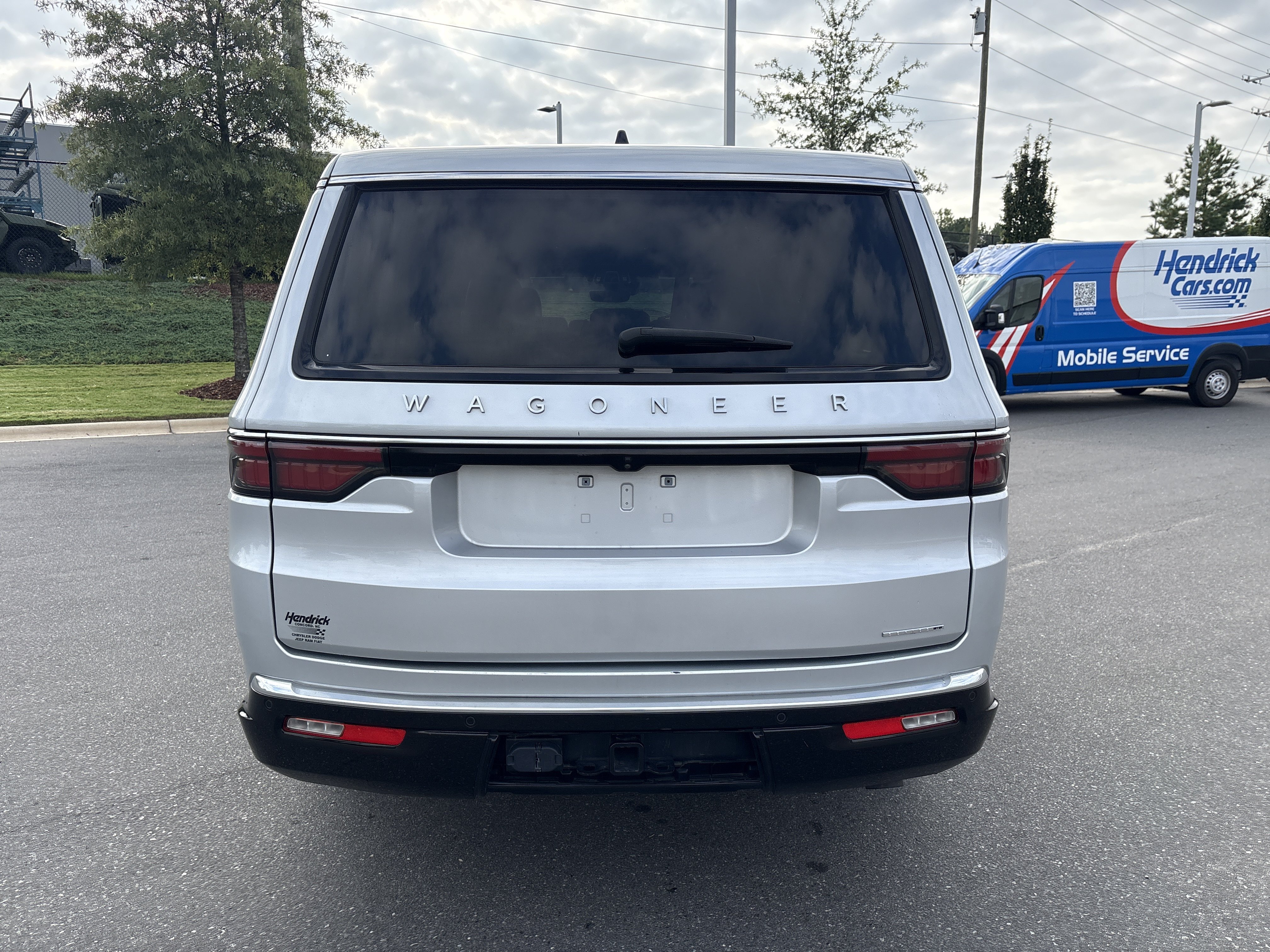 Used 2024 Jeep Wagoneer L Series II AWD/4WD image 8