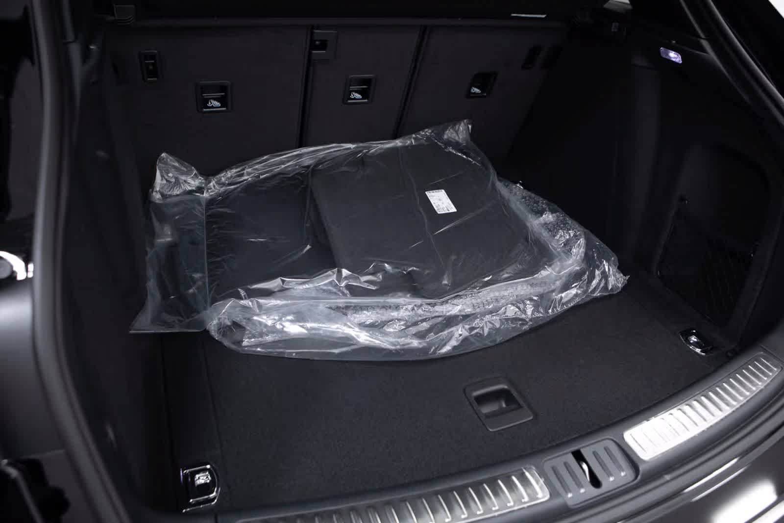 Certified 2026 Porsche Macan AWD/4WD image 39