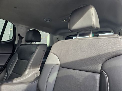 Used 2023 GMC Acadia SLT image 21