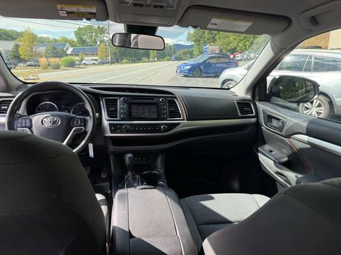 Used 2019 Toyota Highlander LE image 18