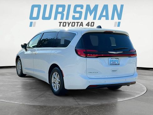 Used 2024 Chrysler Pacifica Touring-L FWD image 5