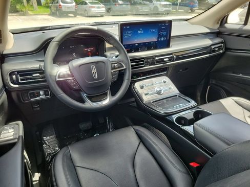 Certified 2023 Lincoln Nautilus FWD image 11