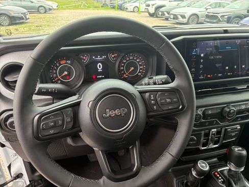 Used 2025 Jeep Wrangler Unlimited Sport AWD/4WD image 26