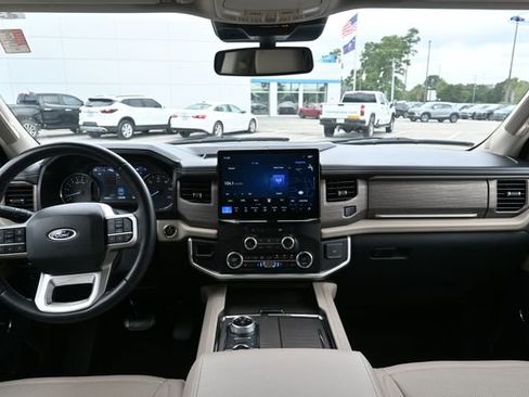 Used 2024 Ford Expedition Limited image 12