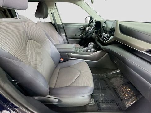 Used 2021 Toyota Highlander LE FWD image 27