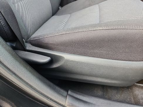 Used 2017 Toyota Camry LE image 33