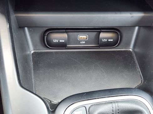 Certified 2025 Kia Soul LX w/ LX Technology Package FWD image 20