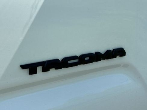 Used 2023 Toyota Tacoma TRD Sport w/ TRD Premium Sport Package AWD/4WD image 17