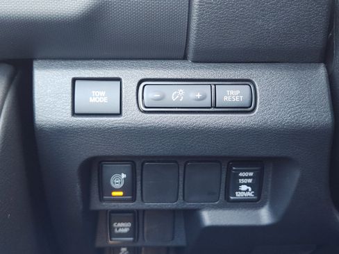 Used 2024 Nissan Frontier SV w/ SV Convenience Package image 25