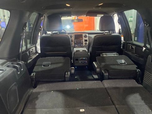 Used 2017 Ford Expedition XLT w/ Equipment Group 202A AWD/4WD image 9