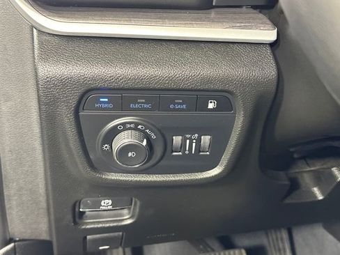 Used 2022 Jeep Grand Cherokee Limited 4xe image 19