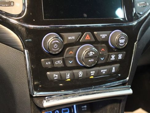 Used 2021 Jeep Grand Cherokee Altitude AWD/4WD image 20