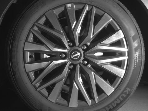 Used 2025 Nissan Altima 2.5 SV FWD image 12