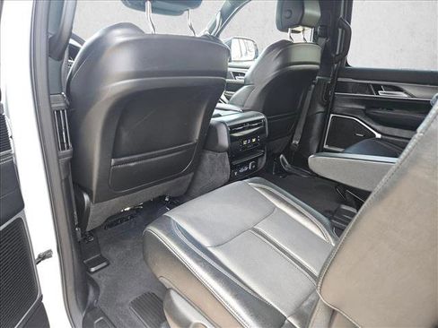 Used 2025 Jeep Wagoneer Series II RWD image 12