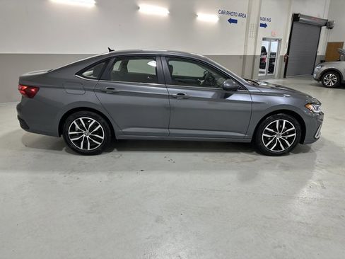 New 2026 Volkswagen Jetta SE FWD image 10
