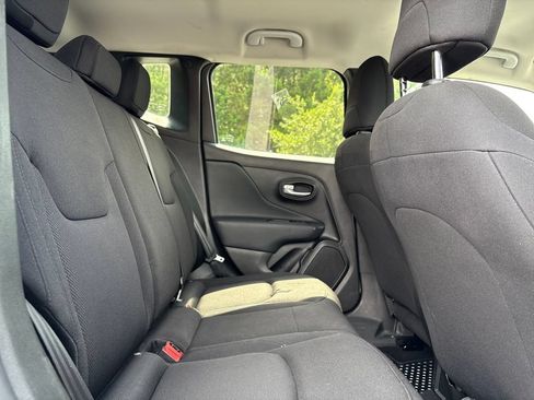 Used 2023 Jeep Renegade Latitude AWD/4WD image 29