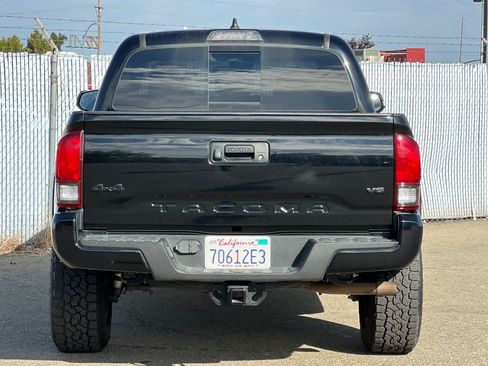 Used 2021 Toyota Tacoma SR5 w/ Technology Package AWD/4WD image 4