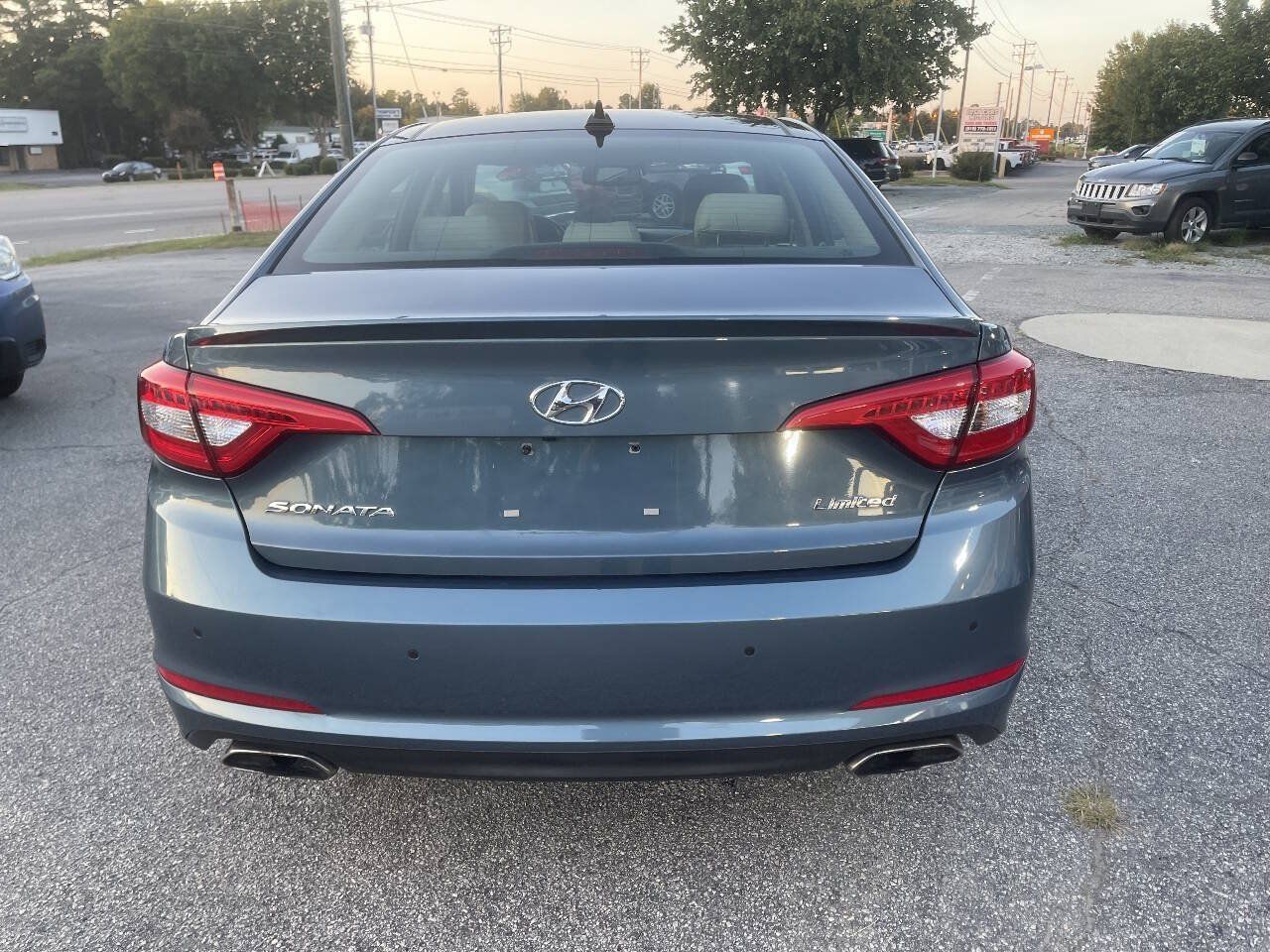 Used 2015 Hyundai Sonata Limited w/ Option Group 06 FWD image 8