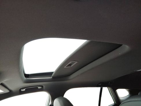 Used 2024 Chevrolet Trax RS w/ Sunroof Package FWD image 24