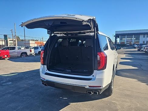 Used 2025 GMC Yukon Denali AWD/4WD image 7