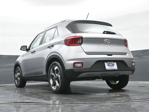 Used 2024 Hyundai Venue SEL image 43