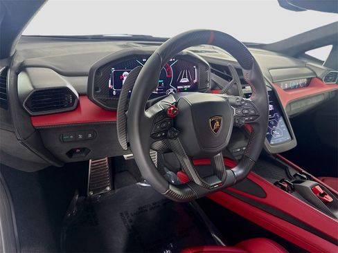 Used 2024 Lamborghini Revuelto image 9