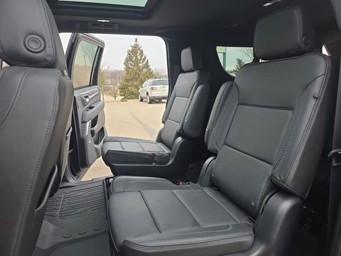 Used 2023 GMC Yukon XL Denali w/ LPO, Floor Liner Package image 15