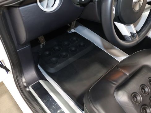 Used 2005 Ford GT image 28