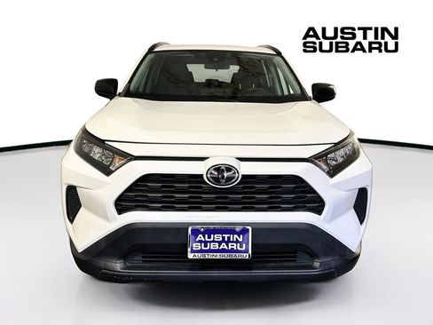 Used 2020 Toyota RAV4 LE FWD image 2