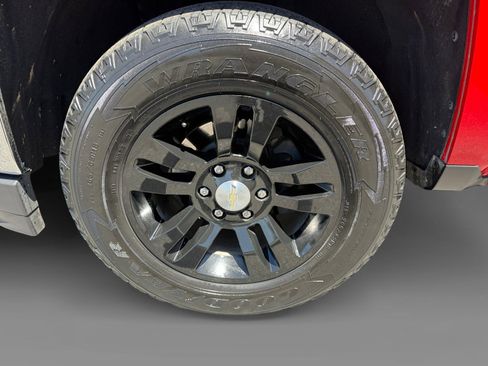 Used 2017 Chevrolet Silverado 1500 LT w/ LT Plus Package RWD image 9