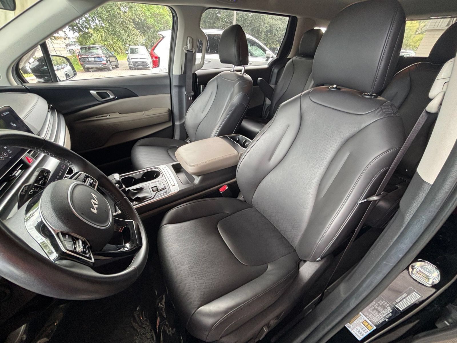 Used 2026 Kia Carnival FWD image 38