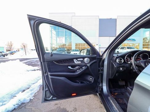 Used 2018 Mercedes-Benz GLC 300 4MATIC image 34