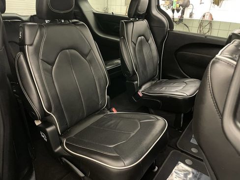 Used 2022 Chrysler Pacifica Limited w/ S Appearance Package AWD/4WD image 22